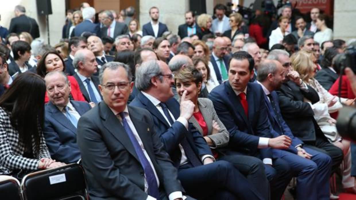 Los portavoces de los grupos políticos en la Asamblea, durante los actos del Dos de Mayo en Sol