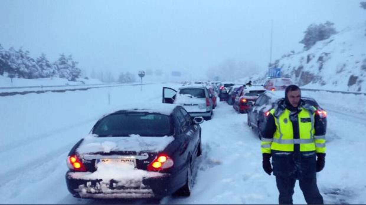 Cientos de conductores atrapados en la AP-61 debido al fuerte temporal de nieve de las pasadas navidades