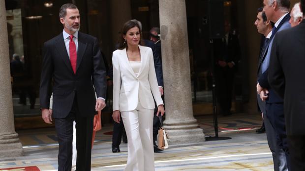 El curioso regalo del embajador del Reino Unido: una bandera española