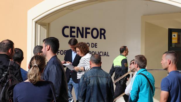 Más de 1.200 personas aspiran a una de las nuevas treinta plazas de la Policía Local de Valencia