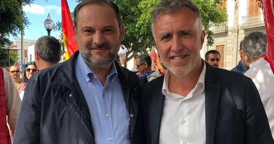 José Luis Ábalos y Ángel Víctor Torres, líder del PSOE canario, este mes de mayo
