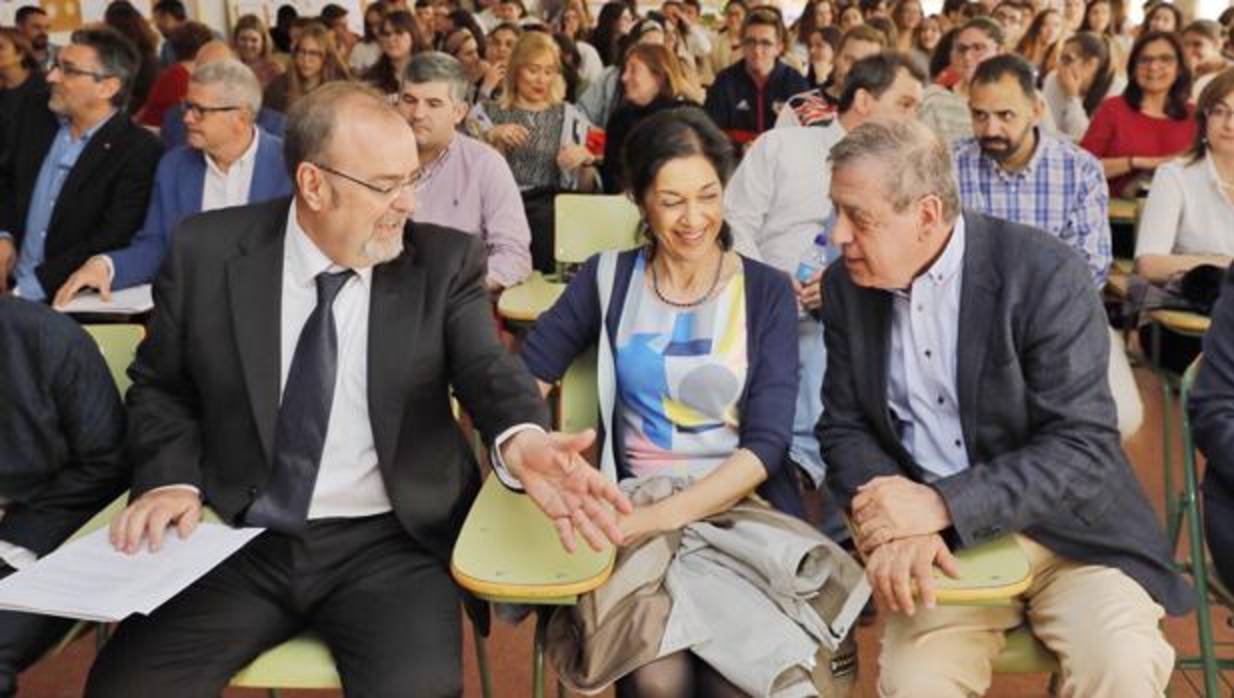 Fernando Rey, Mercedes Fuertes y Francisco Sosa Wagner, en la celebración del Día de Europa