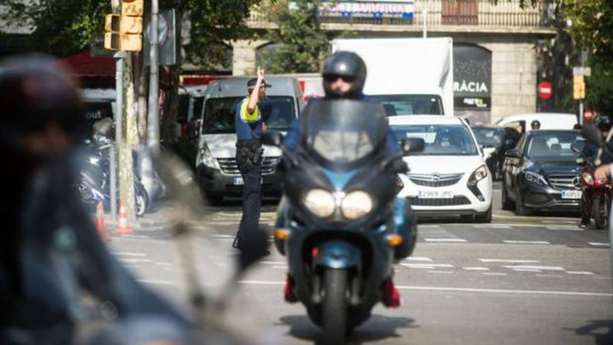 Los motoristas son uno de los colectivos con más riesgo de sufrir un accidente en Barcelona