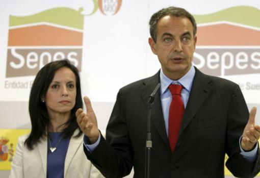 José Luis Rodríguez Zapatero y Beatriz Corredor, durante una rueda de prensa en 2009