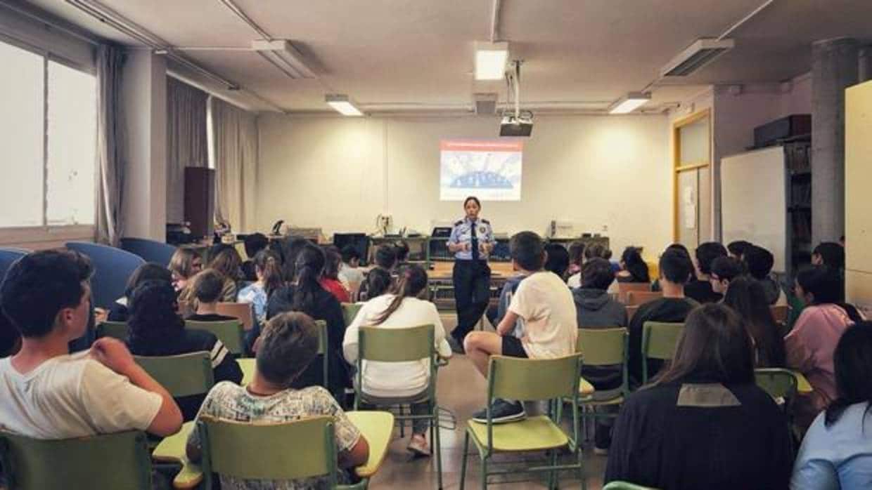 Sindicatos de la Policía y la Guardia Civil critican la charla dada por una agente de los Mossos d&#039;Esquadra en Formentera