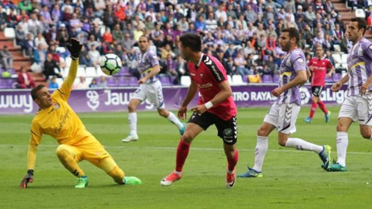 El Albacete lo intentó al final con más corazón que cabeza