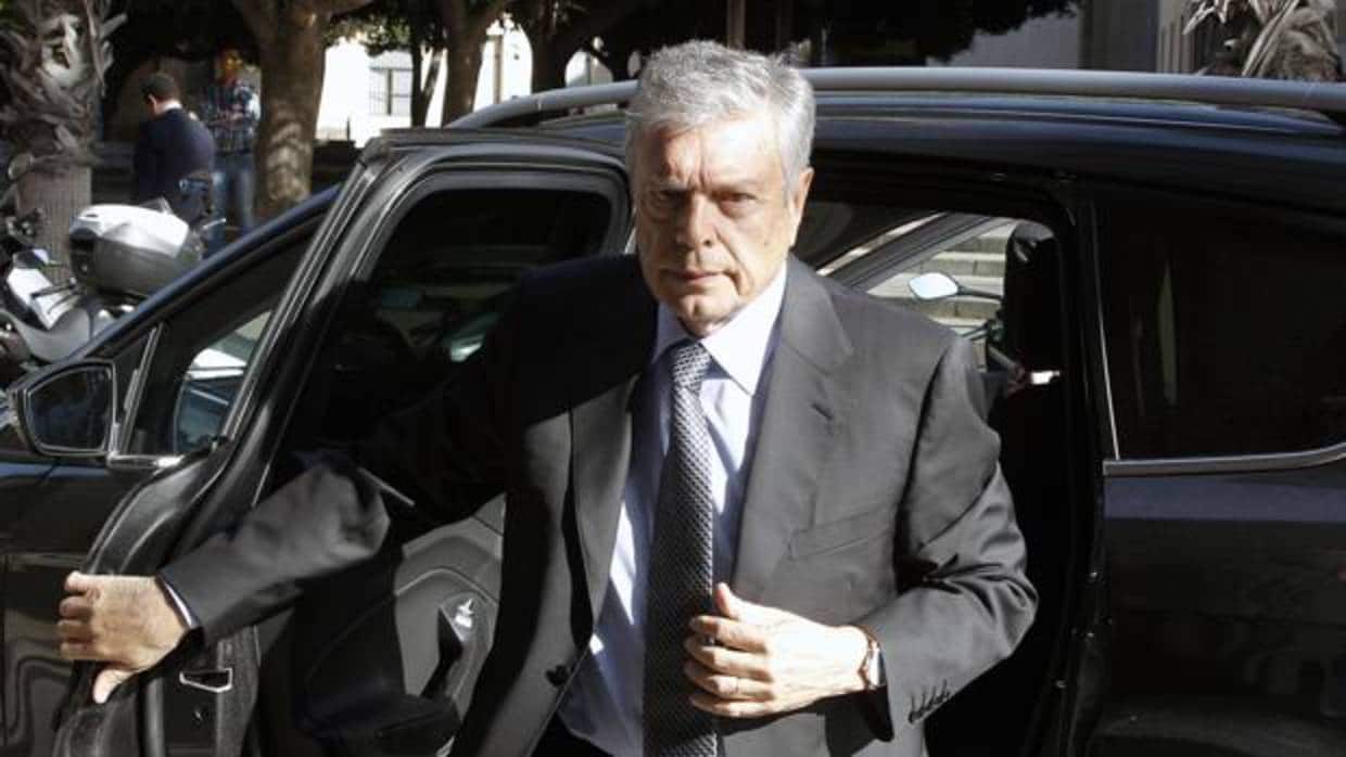 Imagen de Modesto Crespo tomada este lunes a su llegada a los juzgados de Alicante