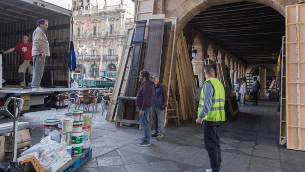 Trabajos en la Plaza Mayor de Salamanca para el rodaje de la película de Alejandro Amenábar