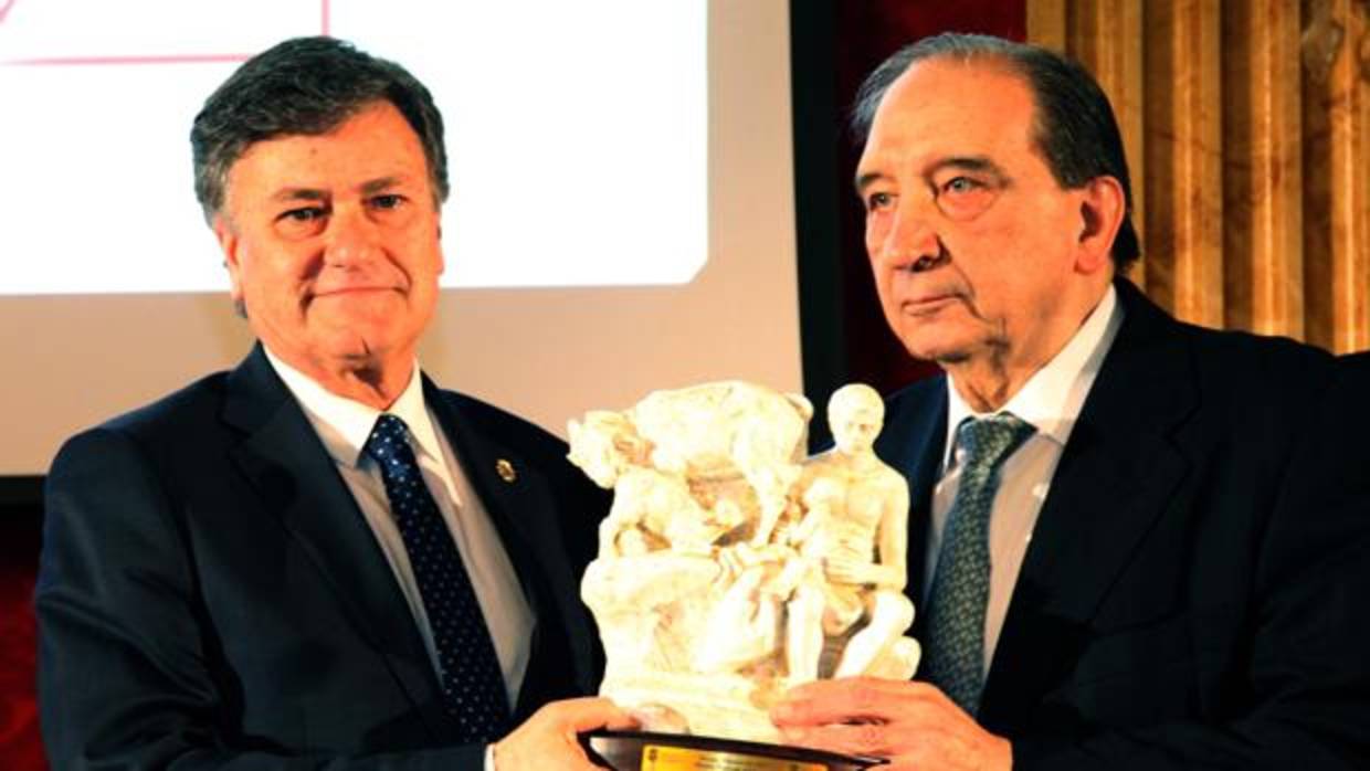 Vázquez, ayer junto al exministro Rafael Calvo Ortega