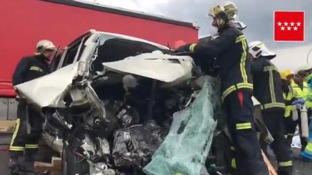 Una muerta y tres heridos en un choque frontal en Paracuellos del Jarama