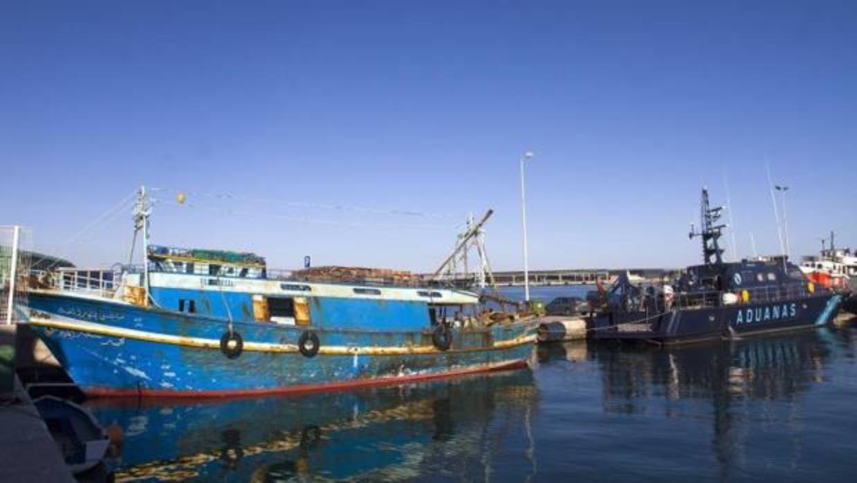 Interceptado un barco con varias toneladas de hachís entre Murcia y Alicante