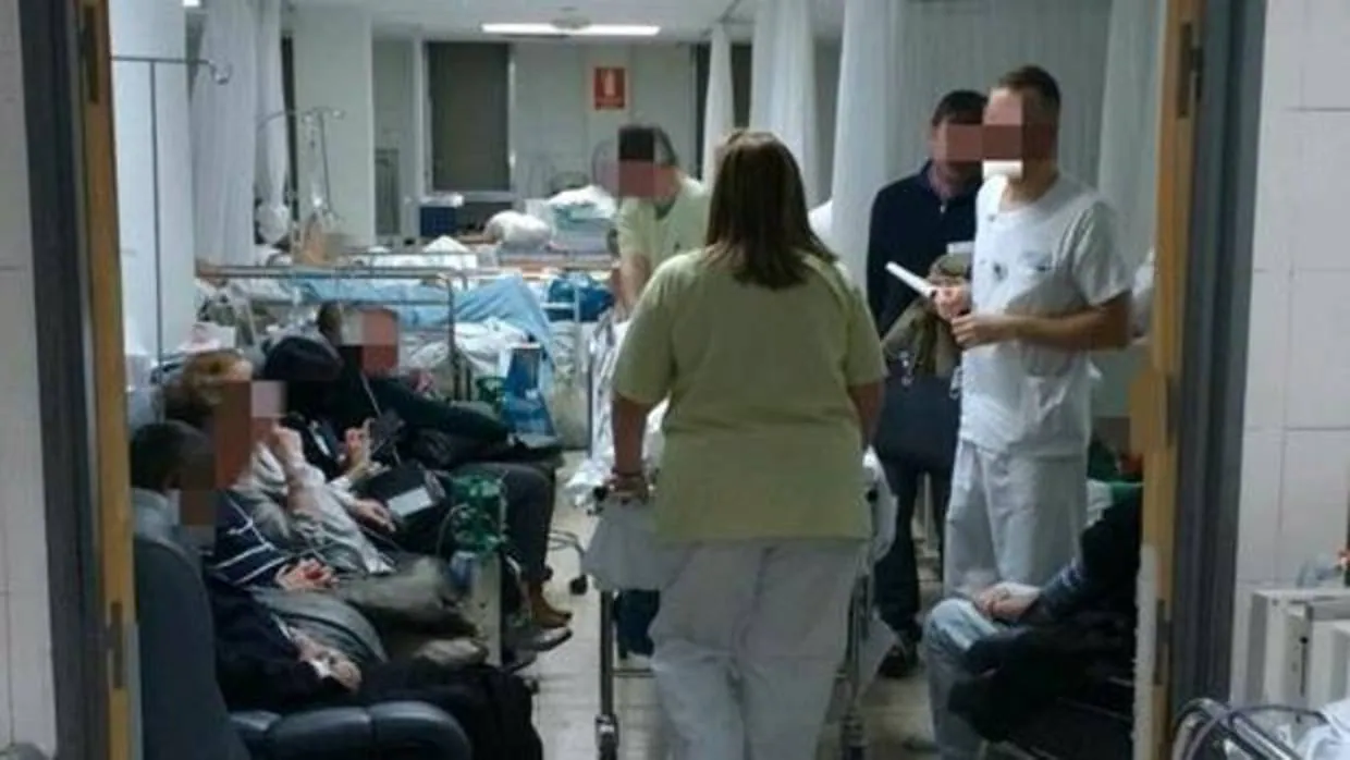 Imagen de las urgencias colapsadas de un centro sanitario catalán
