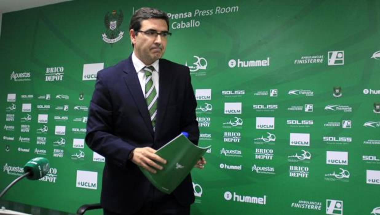 Fernando Collado, con gesto serio, tras anunciar su dimisión