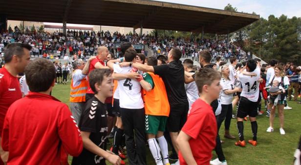 La Balompédica Conquense resiste frente al Durango y sube a Segunda B