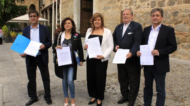 Alcaldes del PP de las cinco provincias piden a la Junta mejoras sanitarias
