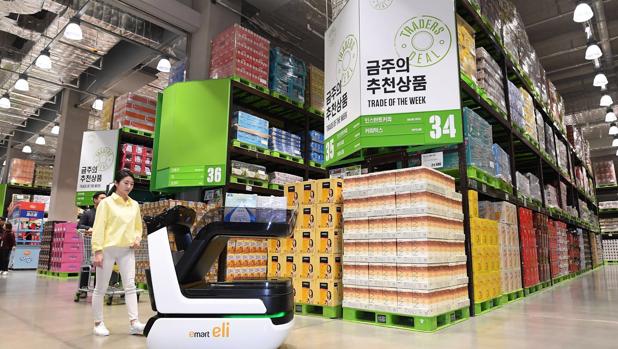 Así es el primer carro de la compra inteligente: guía al cliente por la tienda y permite el pago automático