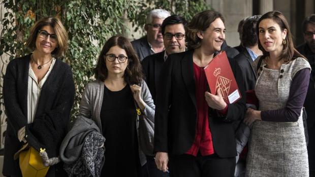 Colau, tras visitar a las políticas presas: «La prisión preventiva es cruel e innecesaria»