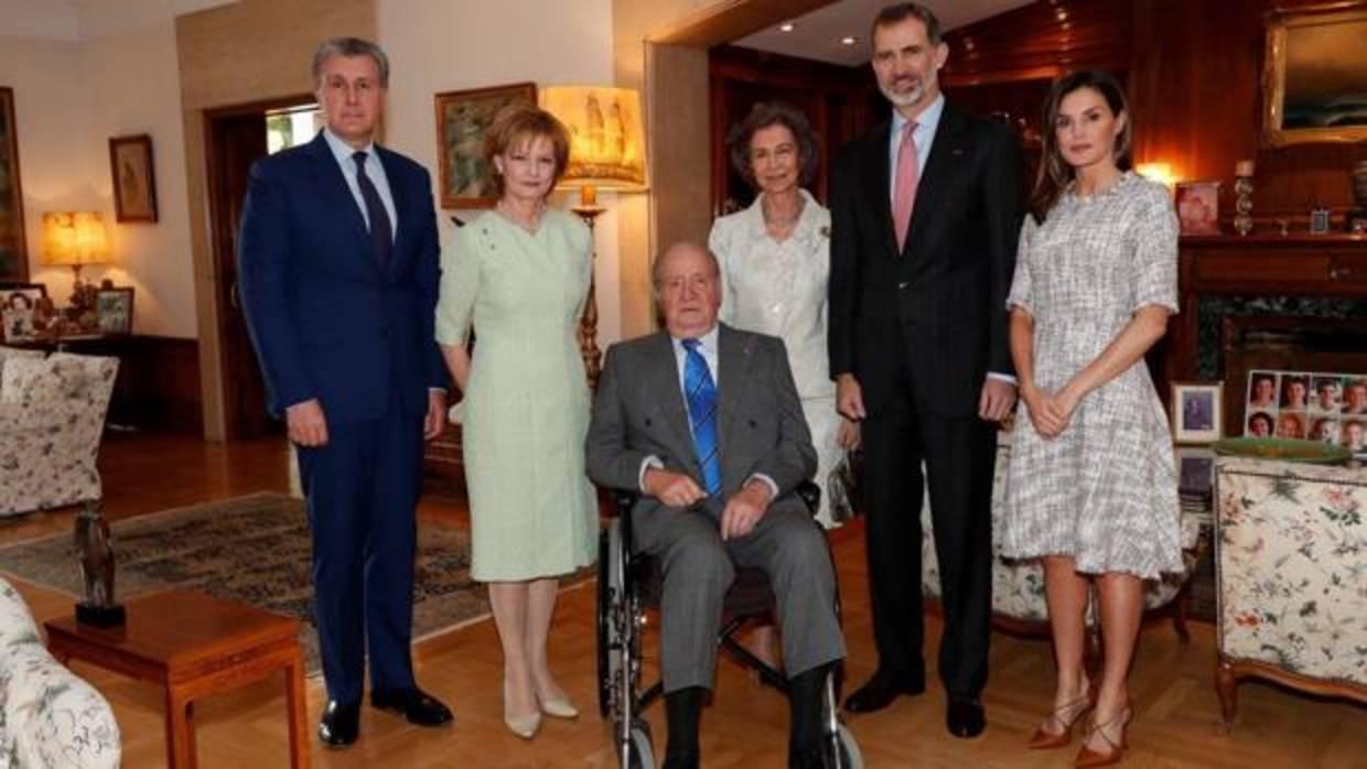 Los Reyes con Don Juan Carlos y Doña Sofía y sus invitados: Margarita y Radu de Rumanía