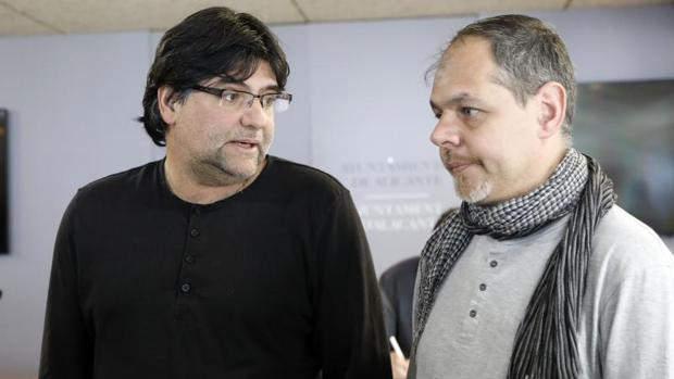 Dimite el concejal de Esquerra Unida en Alicante Víctor Domínguez por unos contratos polémicos a un conocido