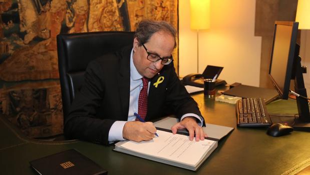 Torra cede y cambia los cuatro consejeros huidos y presos para formar gobierno