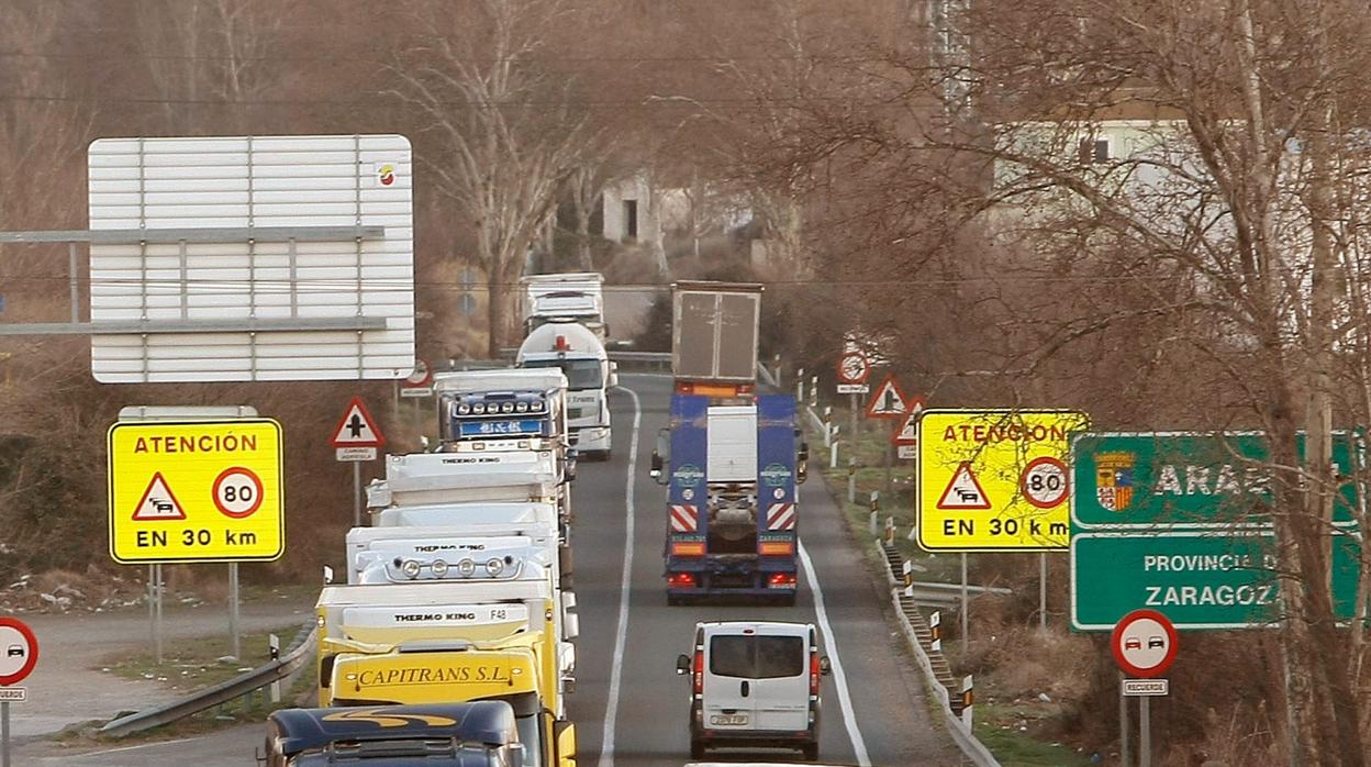 Tramo sin desdoblar de la N-232 a su paso pro la provincia de Zaragoza