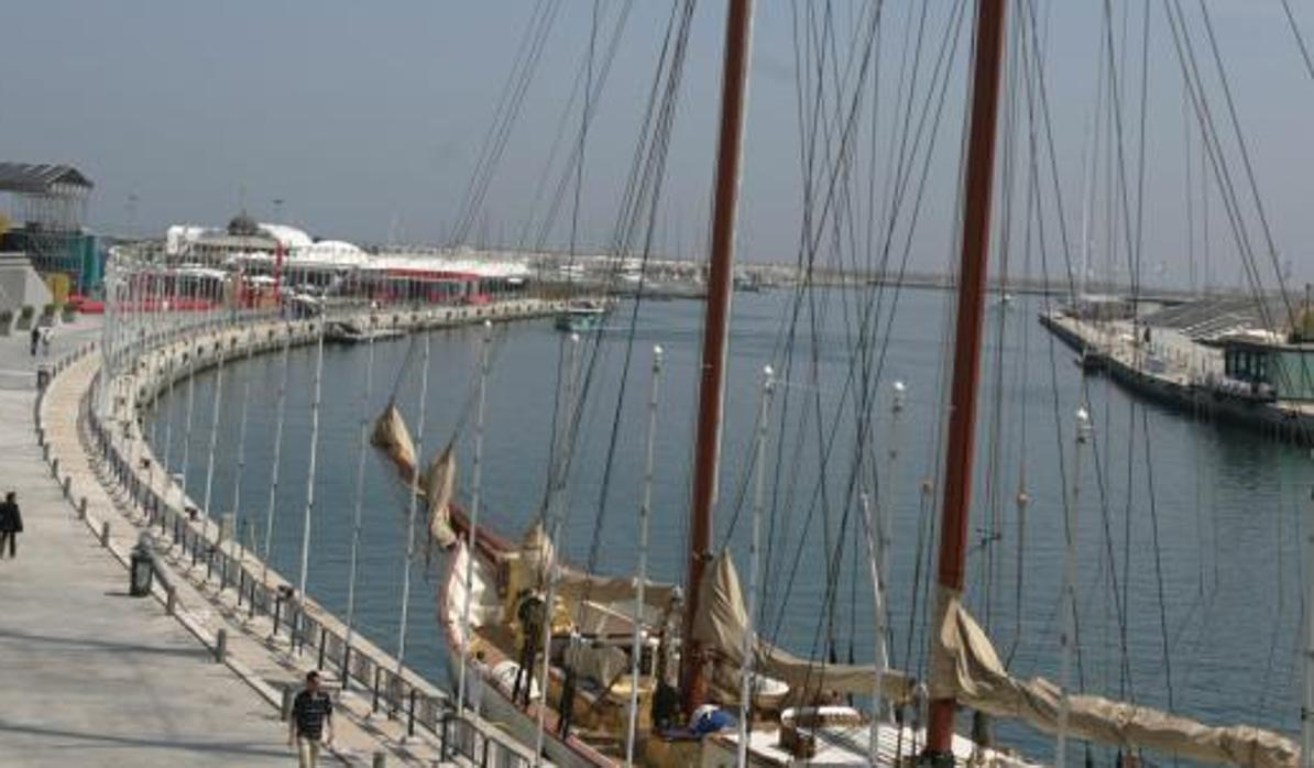 Un barco de vela atracado en Valencia, en imagen de archivo