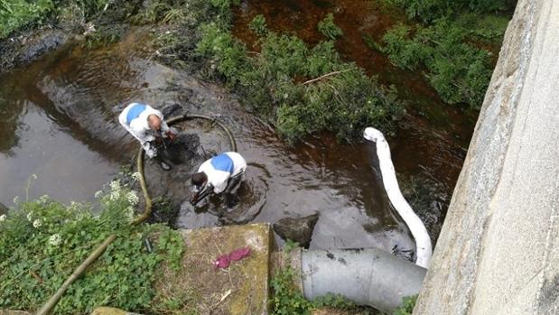 Un vertido en Orense activa el protocolo de emergencia y trabajos de descontaminación por 100.000 euros