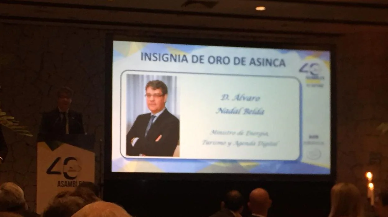Asinca ha homenajeado este mes de mayo a Álvaro Nadal, ministro de Industria
