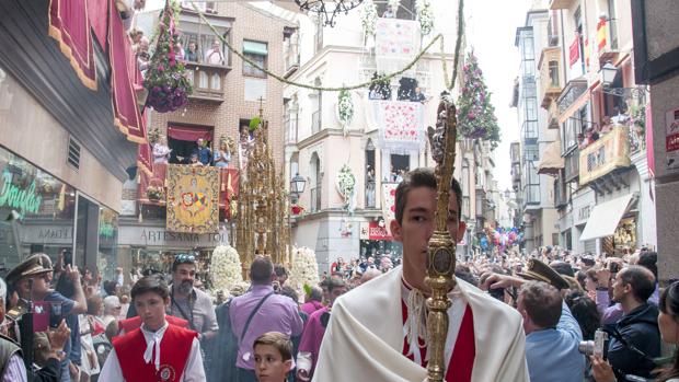 Toledo se rinde a otro Corpus luminoso