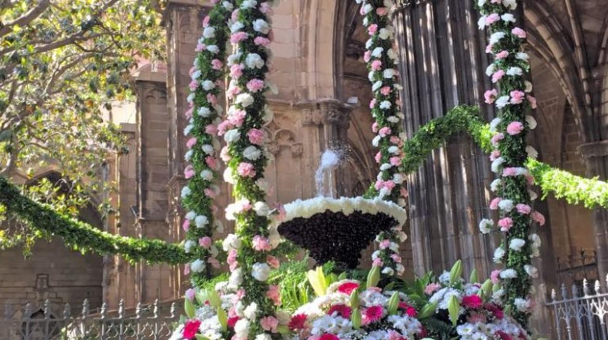 Imagen del ou com balla en la Catedral de Barcelona