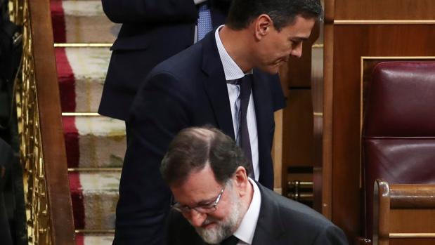 Apresurada mudanza: los cientos de sillas y sueldos que cambian de manos