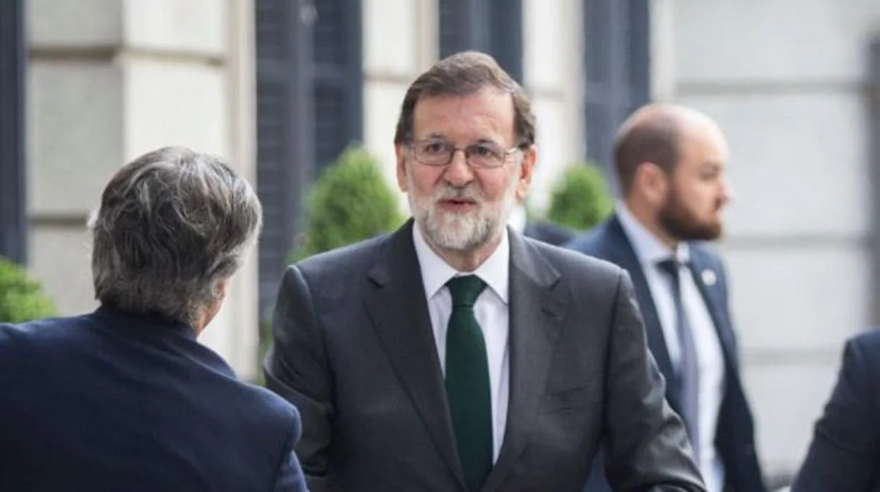 Opina sobre la sucesión de Mariano Rajoy al frente del PP