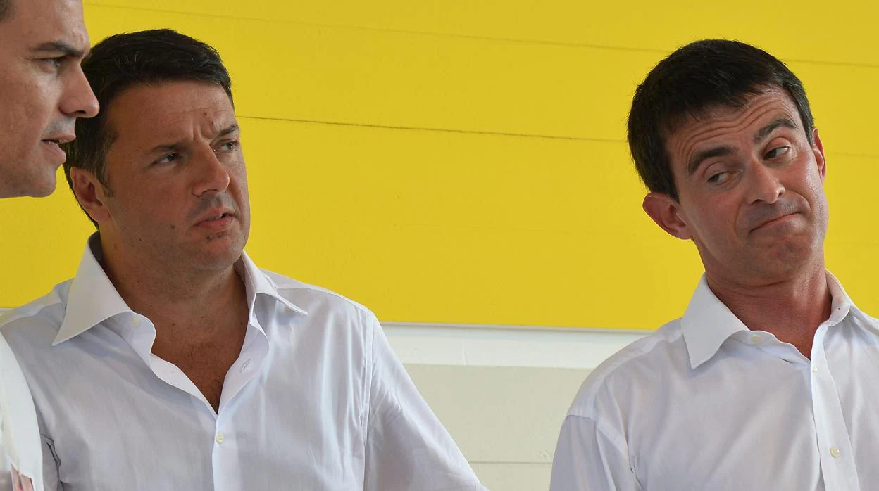 Pedro Sánchez y Manuel Valls durante un encuentro de líderes socialistas en 2014