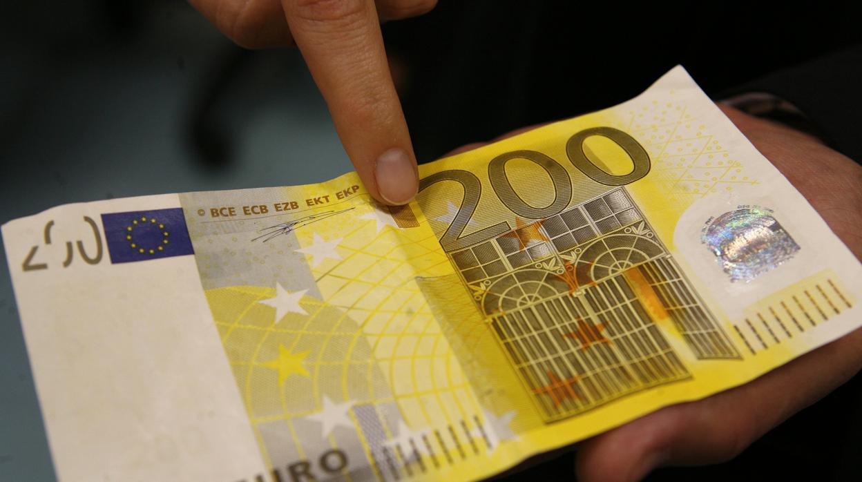 Billete falso de 200 euros