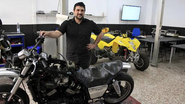 Mario Dengra: formando mecánicos de alta calidad para motocicletas