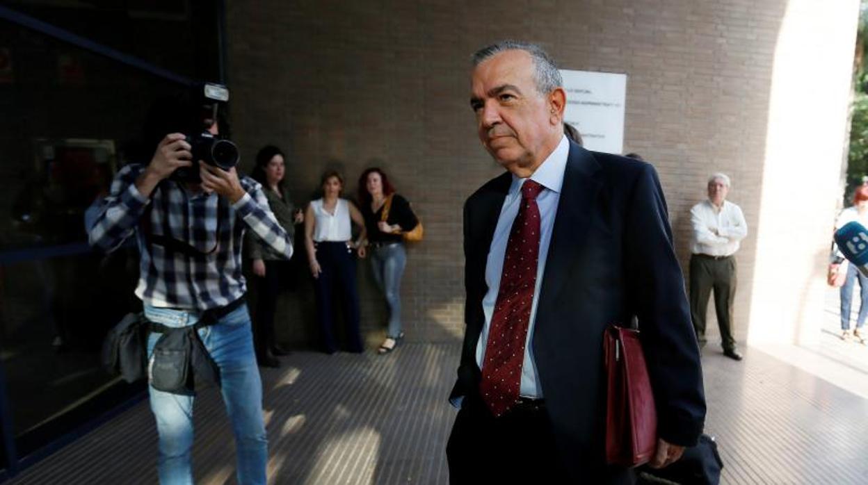 Roberto López Abad, a su llegada a la Audiencia de Alicante este lunes