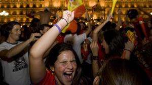 Aficionados celebran el Mundial conseguido por España