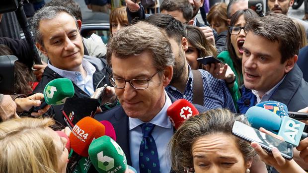Feijóo, Santamaría y Cospedal, los primeros nombres ante la sucesión de Rajoy