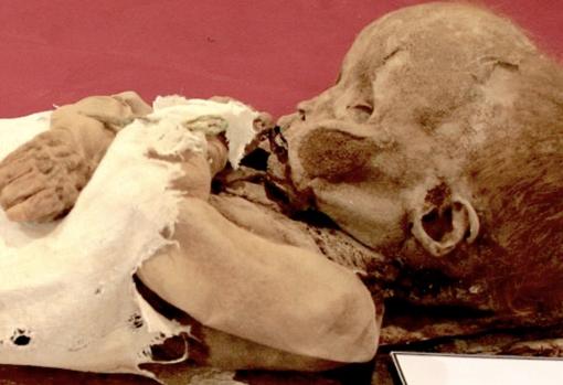 Entre las momias hay cuerpos de niños, como el de la imagen
