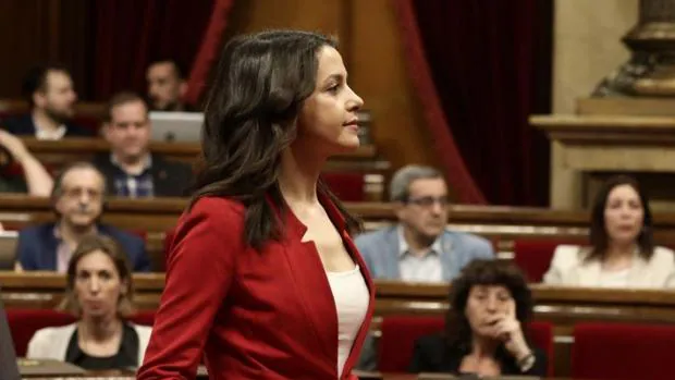 Inés Arrimadas, a Quim Torra: «Retire el lazo amarillo de la fachada del Palau de la Generalitat»