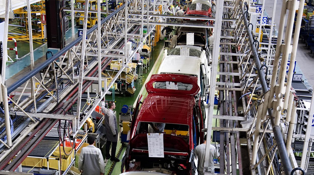 Producción en la factoría del grupo PSA en Vigo