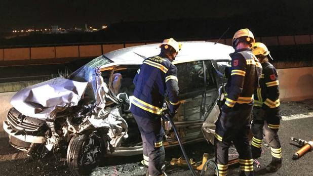 Muere un conductor que circulaba en sentido contrario por la autovía de Alicante