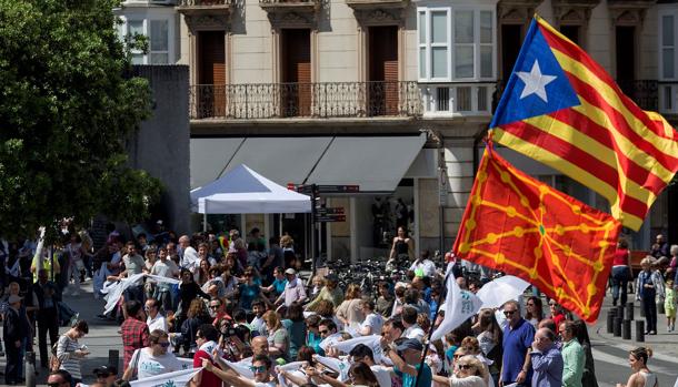 Puigdemont, Junqueras y Torra celebran el estreno de la televisión valenciana À Punt