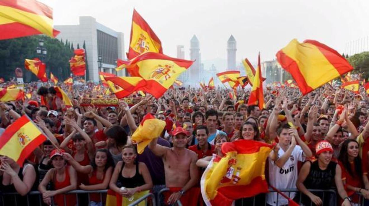 Aficionados de la Selección siguiendo la final del Mundial de 2010 en Barcelona