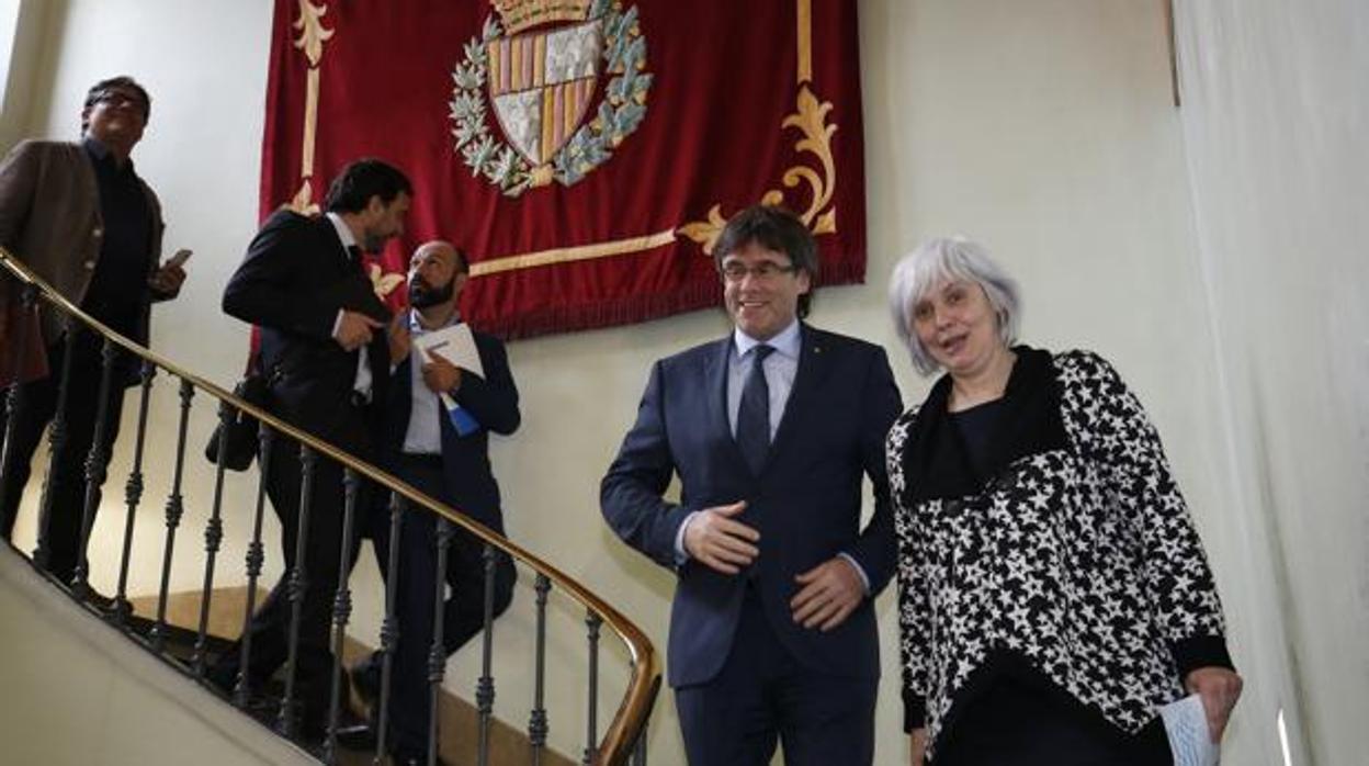 La alcaldesa de Badalona y el expresidente Puigdemont