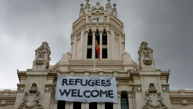 Carmena dice que acogió a 3.748 refugiados desde 2016 y la UE cifra 2.792 en toda España