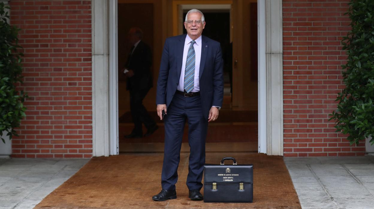 El ministro de Exteriores en la puerta del Palacio de la Moncloa