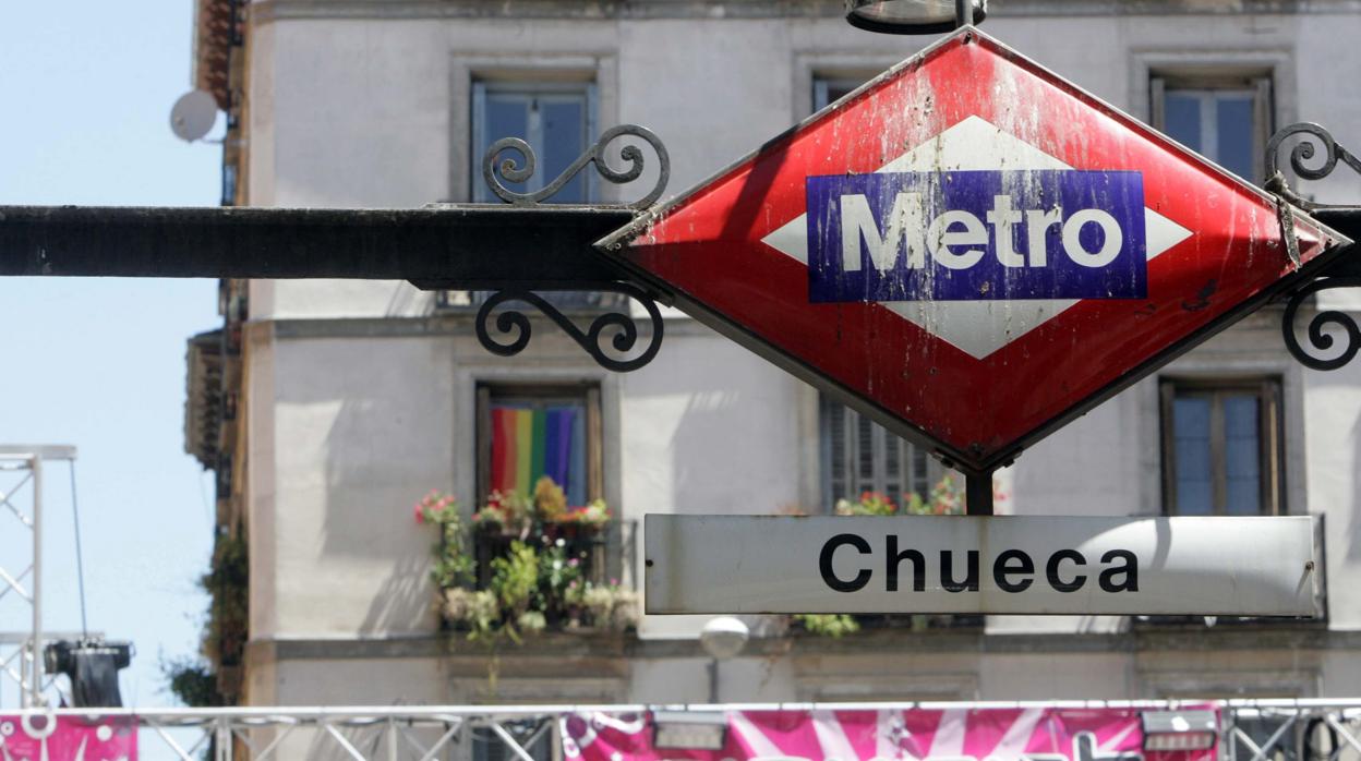 La estación de Metro de Cheuca, epicentro de la fiesta del Orgullo