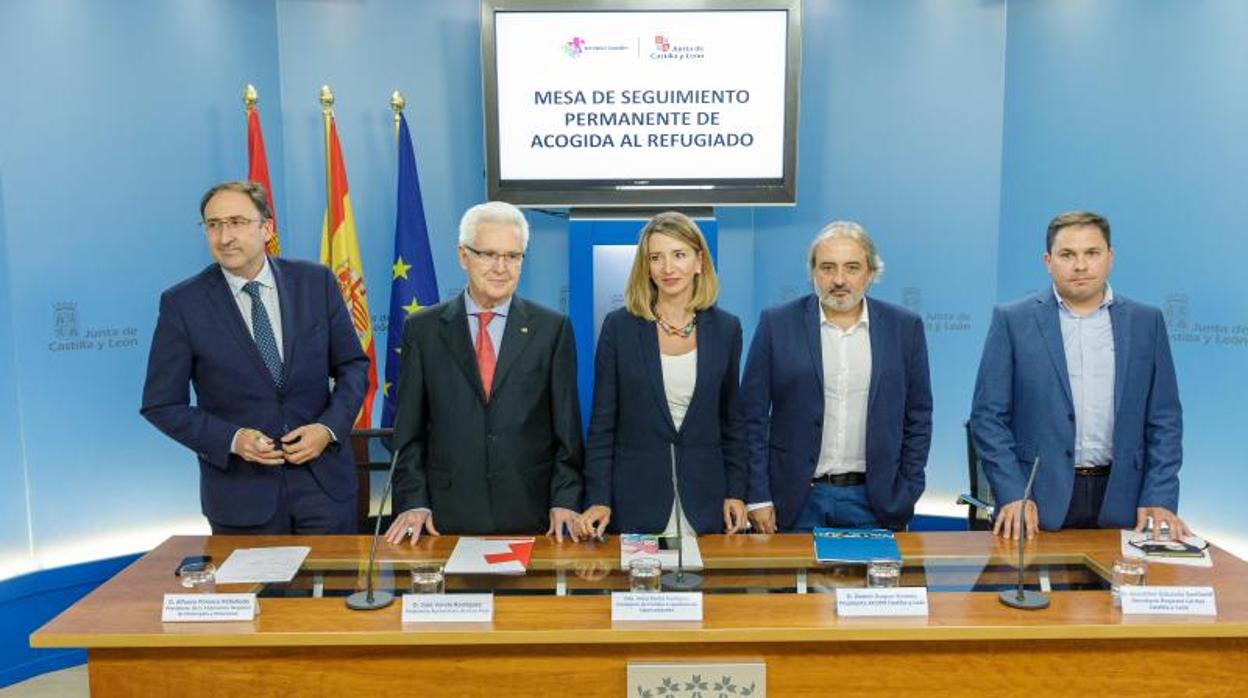 Alfonso Polanco y Alicia García, este pasado jueves con representantes del tercer sector en Valladolid