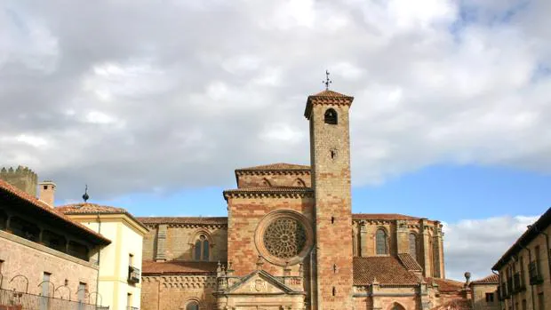 La catedral de Sigüenza se comenzó a construir en 1124